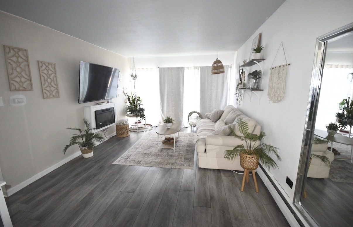 605 N Wolf Road #B9, Hillside, IL