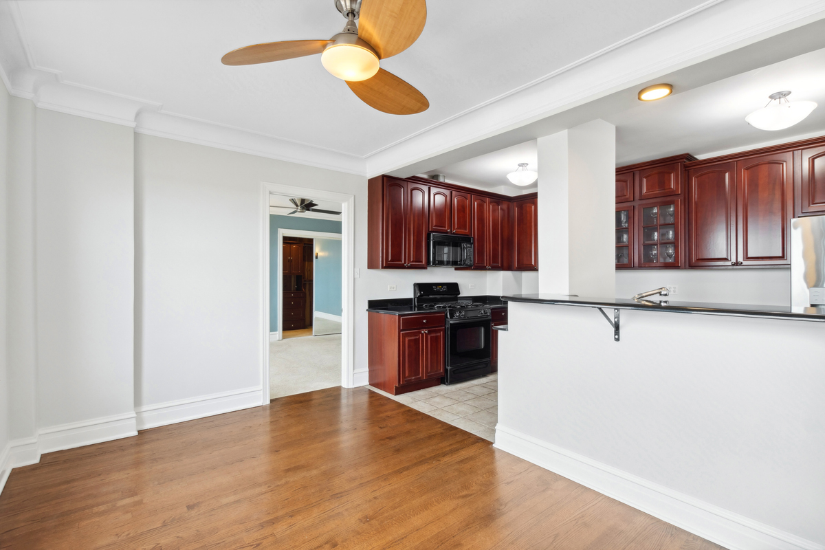 1205 W Sherwin Avenue #805, Chicago, IL