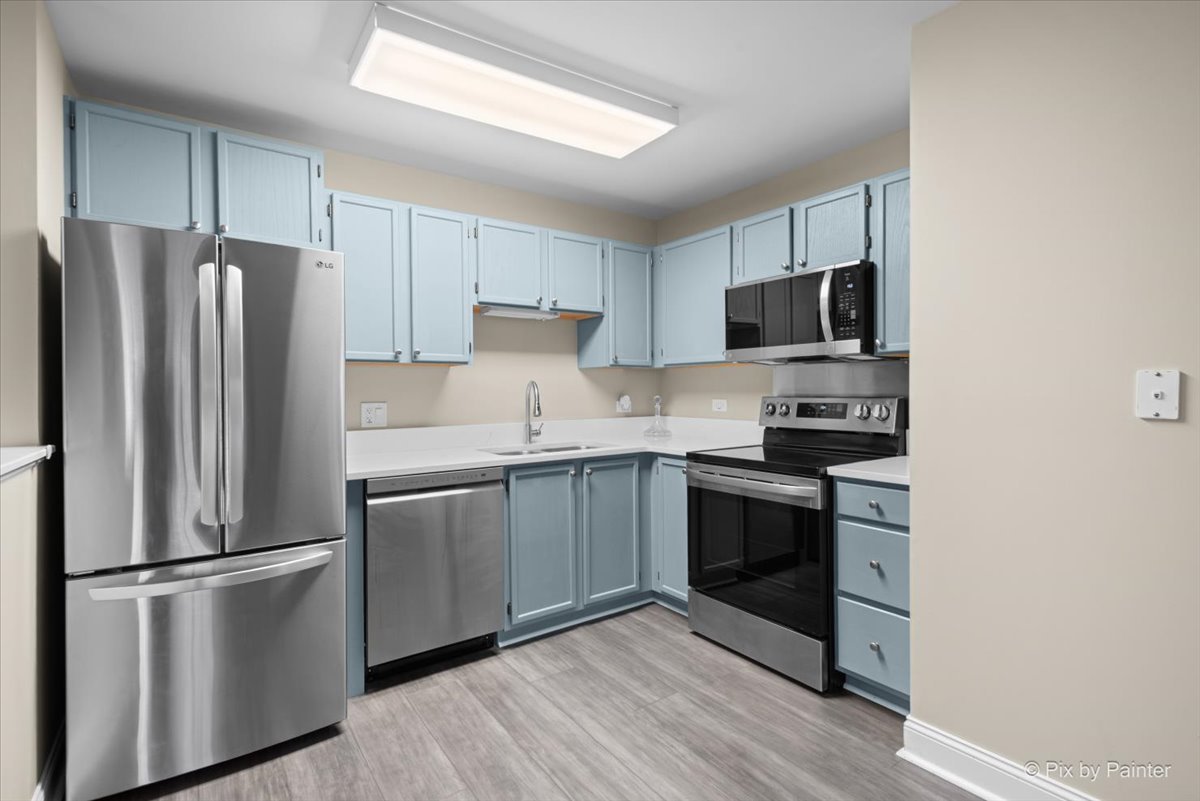 605 BARRINGTON Avenue #222, East Dundee, IL