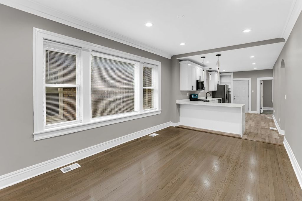 8210 S Justine Street, Chicago, IL