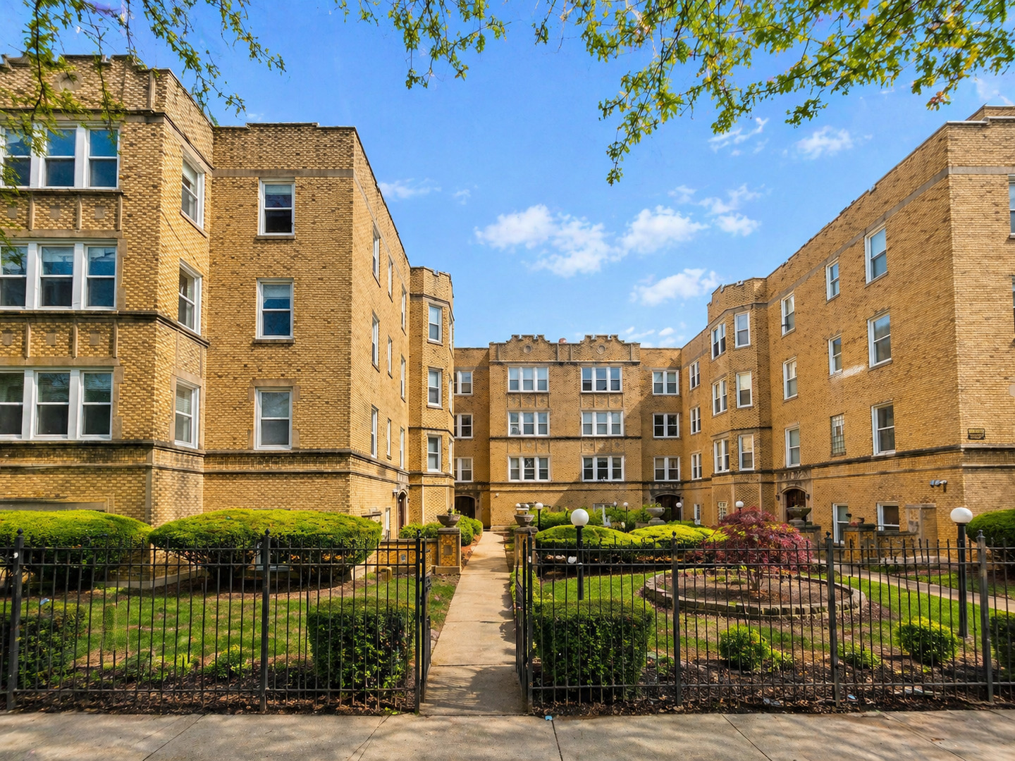 6312 N Richmond Street #2B, Chicago, IL