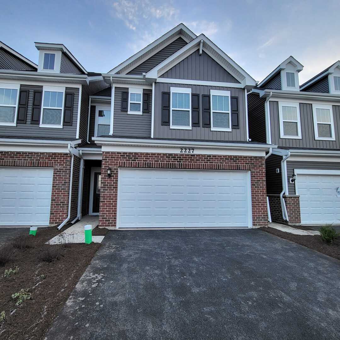 2227 Horseshoe Circle #2227, Naperville, IL