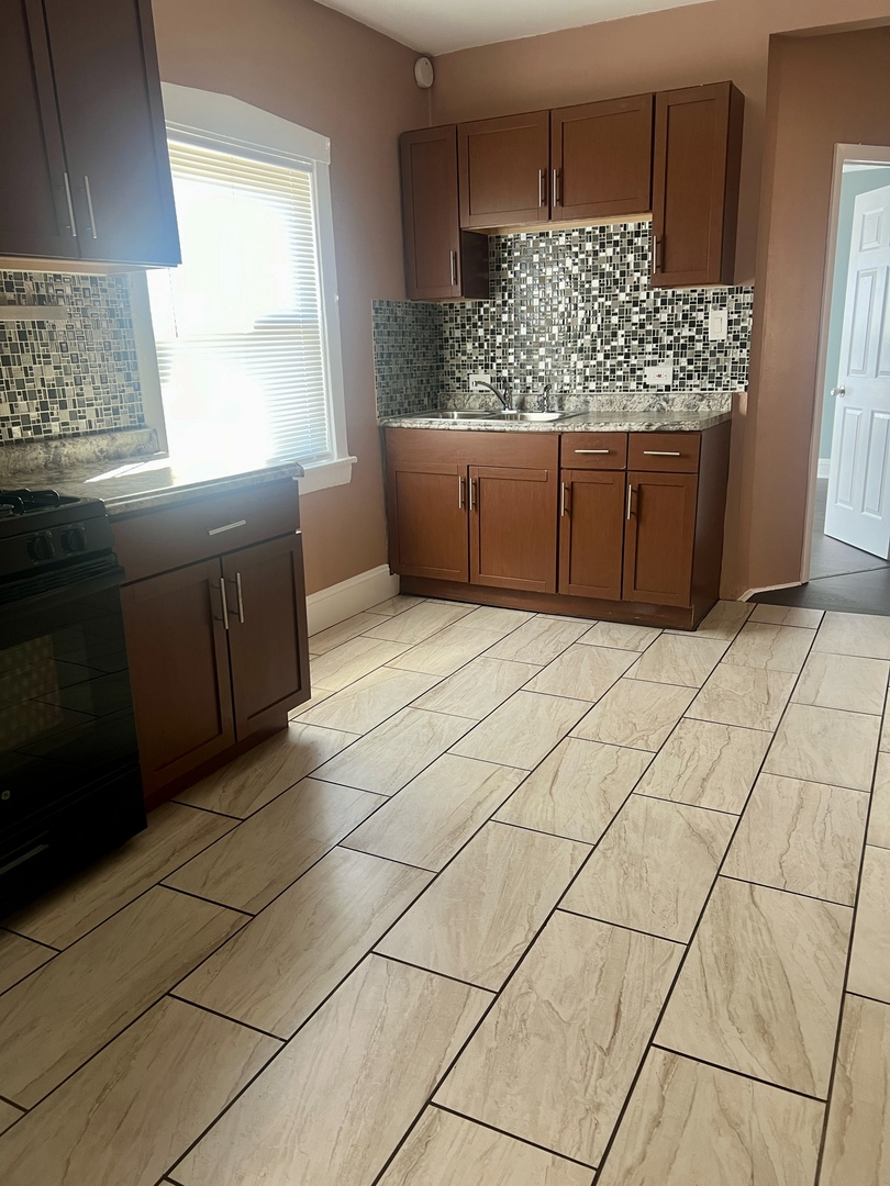 47 S 20th Avenue, Maywood, IL