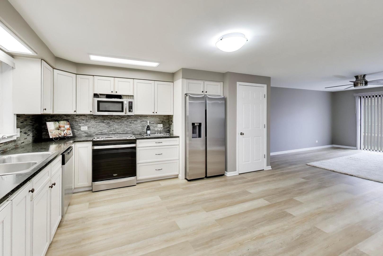 22 N PISTAKEE LAKE Road #3E, Fox Lake, IL