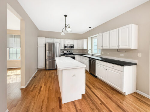 18421 W SPRINGWOOD Drive, Grayslake, IL