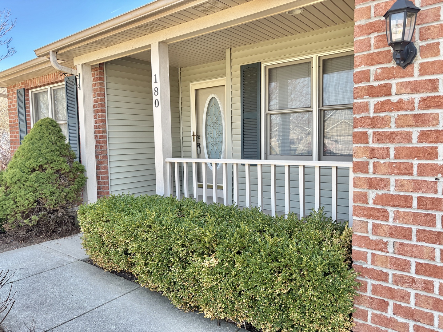 180 Clover Chase Circle, Woodstock, IL