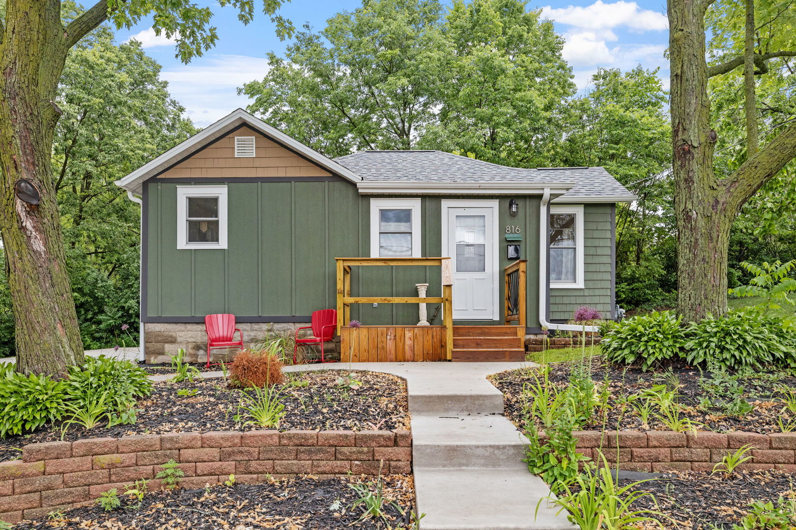 816 S Jefferson Avenue, Dixon, IL