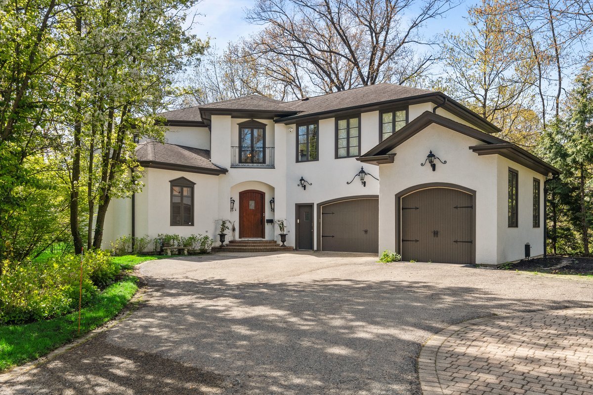 697 Bluff Road, Lake Bluff, IL