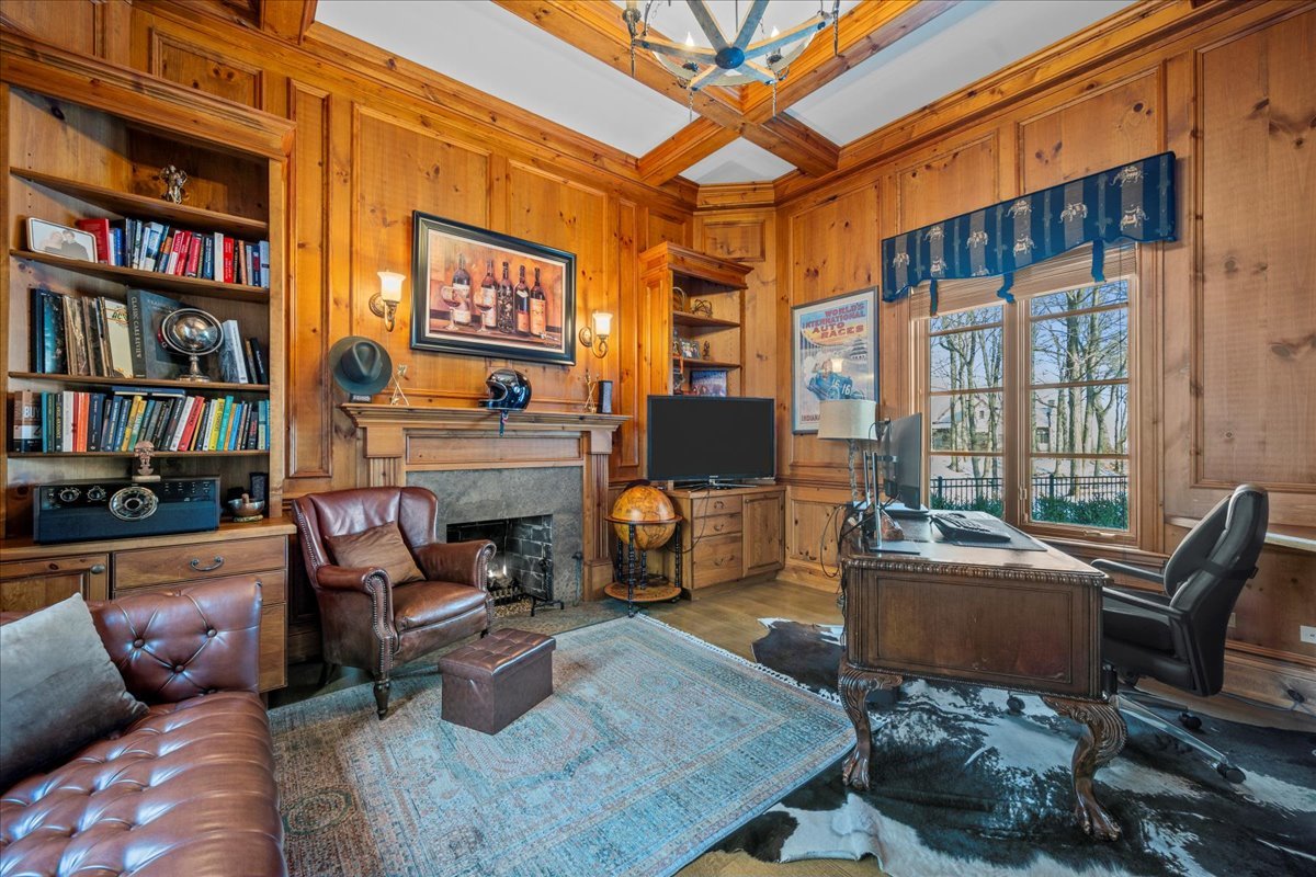 697 Bluff Road, Lake Bluff, IL