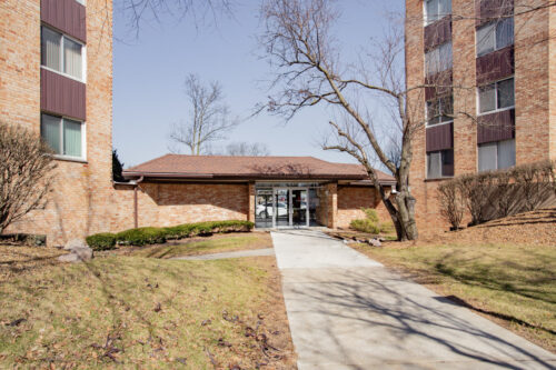 1101 S Hunt Club Drive #403, Mount Prospect, IL