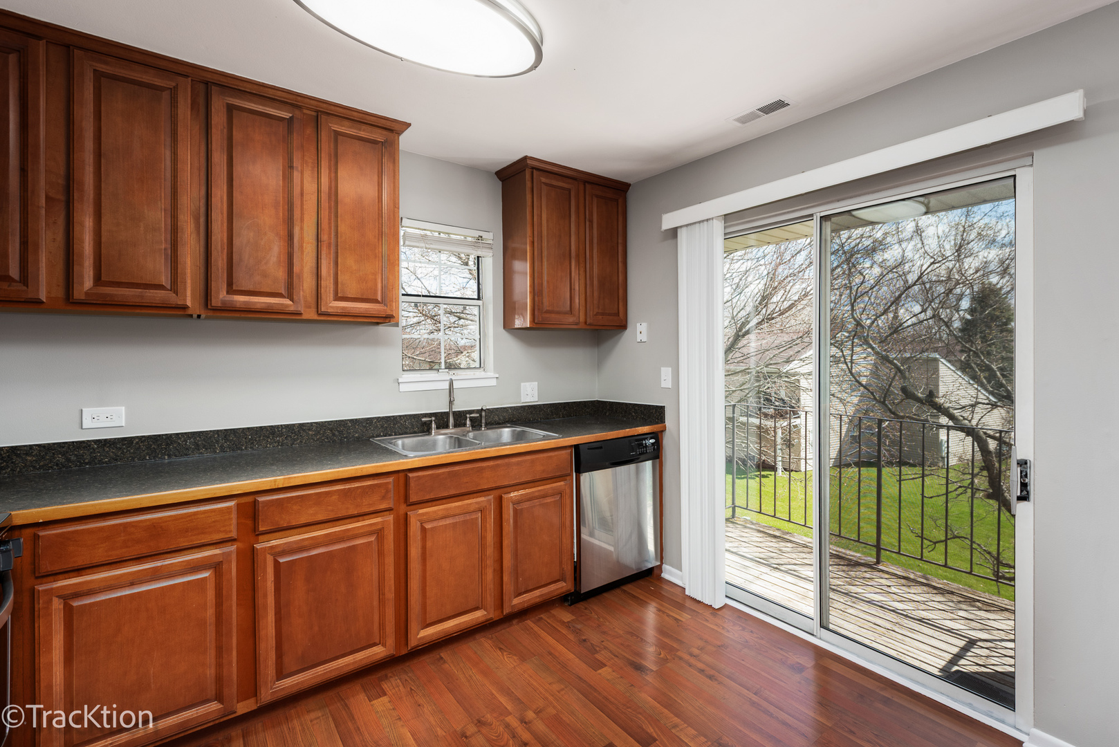 549 E Shag Bark Lane #E, Streamwood, IL