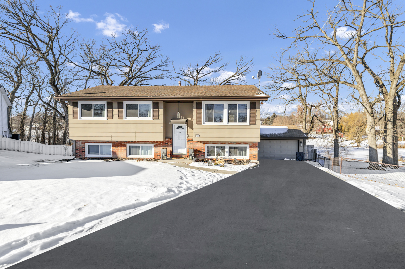 1809 Maplewood Court, Lindenhurst, IL