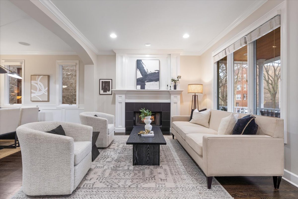 1937 W Melrose Street, Chicago, IL