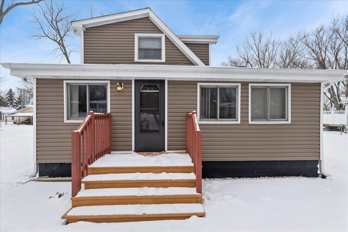 39224 Willow Lane, Antioch, IL