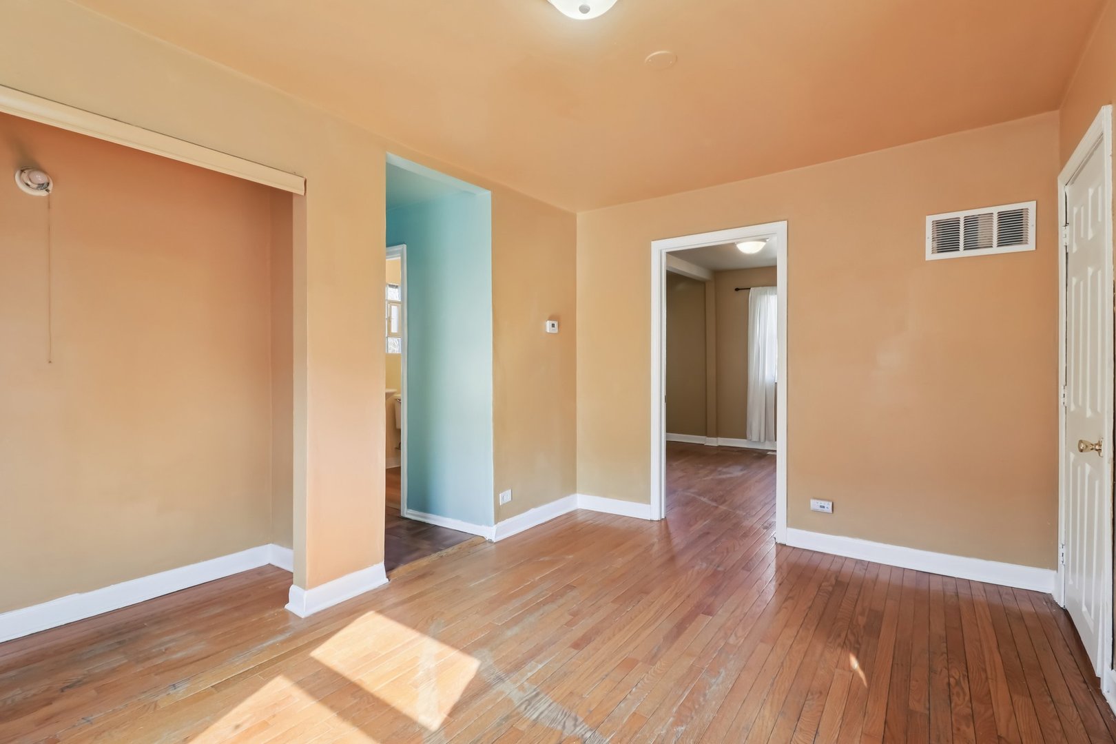 611 Golfview Drive, Round Lake Beach, IL