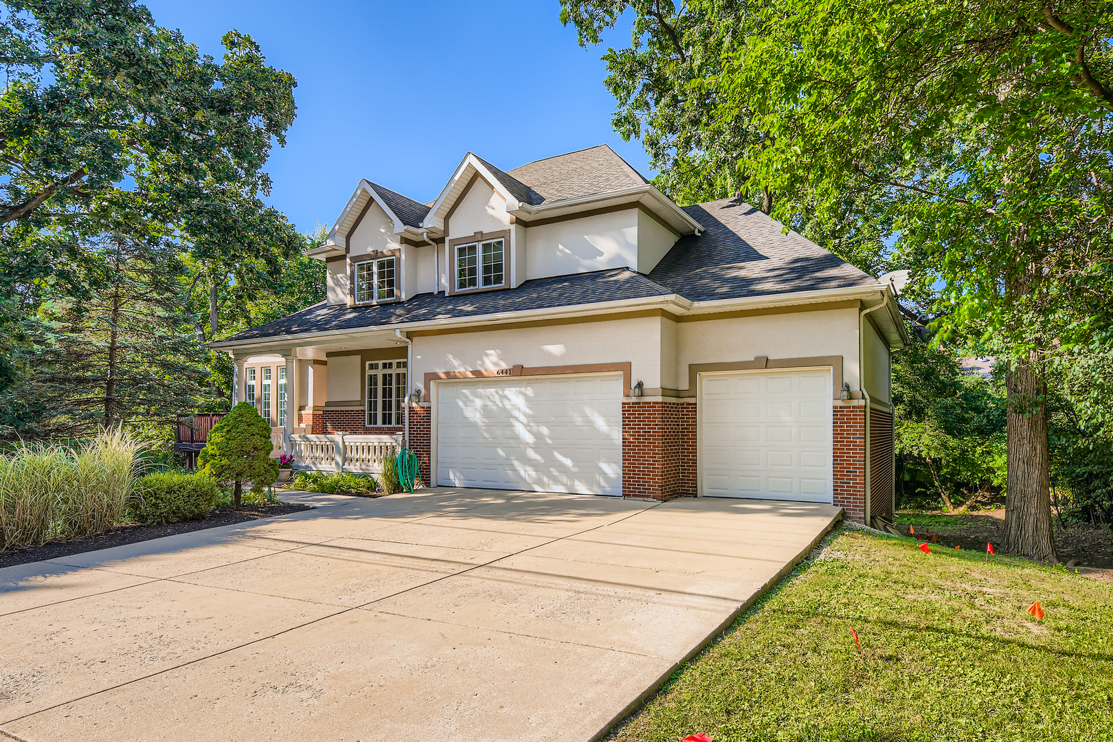 6441 Blackhawk Trail, Indian Head Park, IL