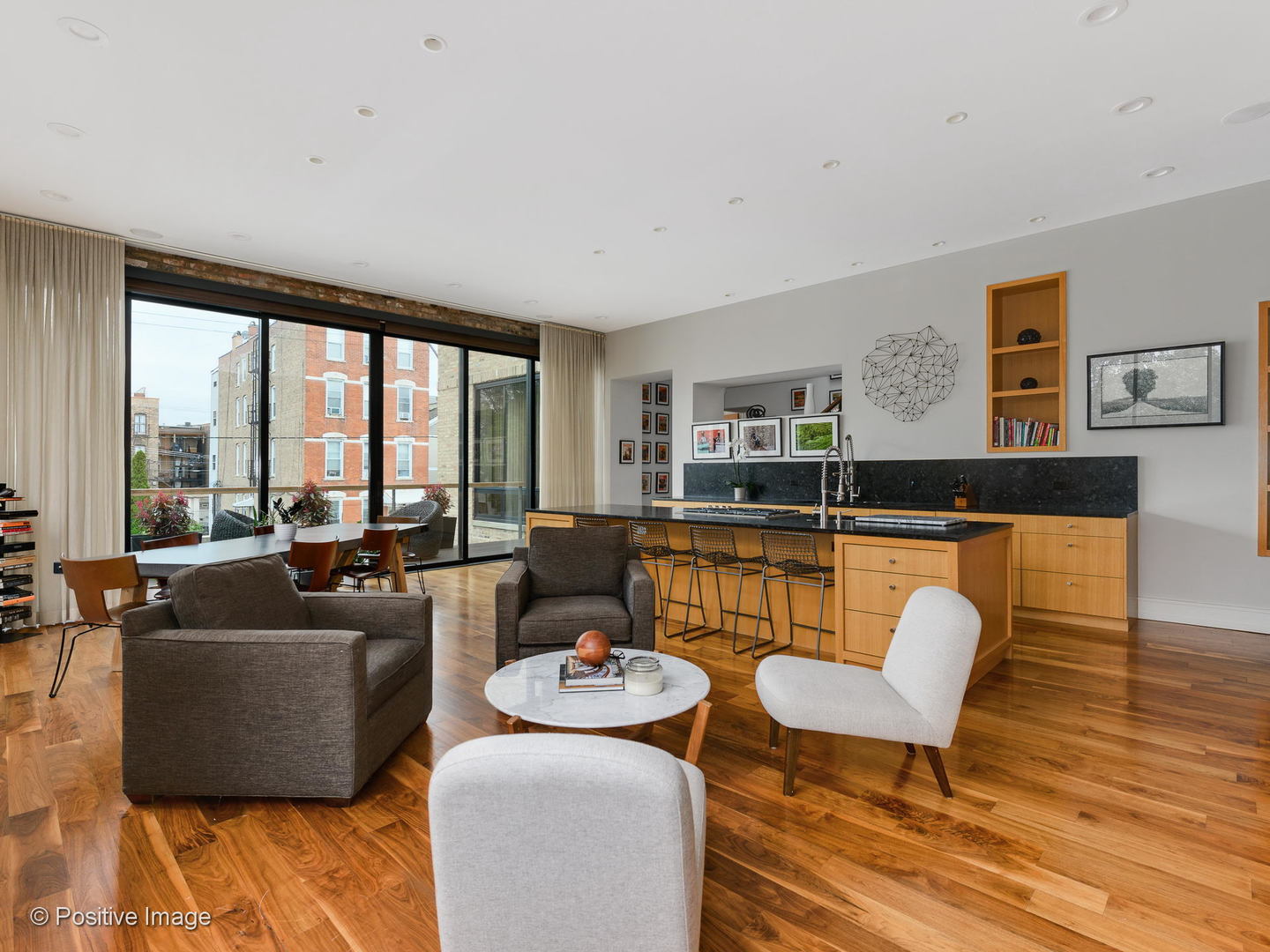 1302 W Erie Street, Chicago, IL