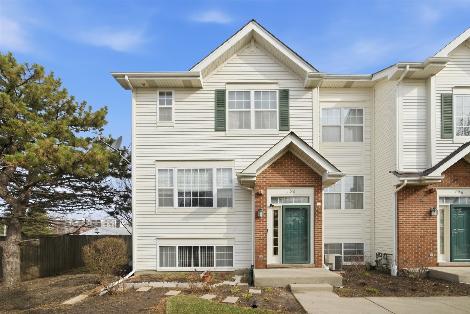 798 River Walk Drive, Wheeling, IL