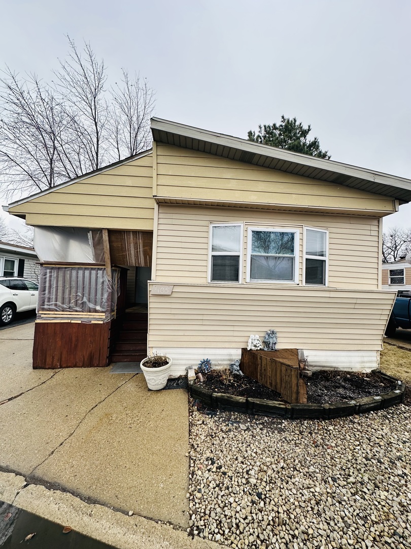 7500 Elmhurst Road #405, Des Plaines, IL