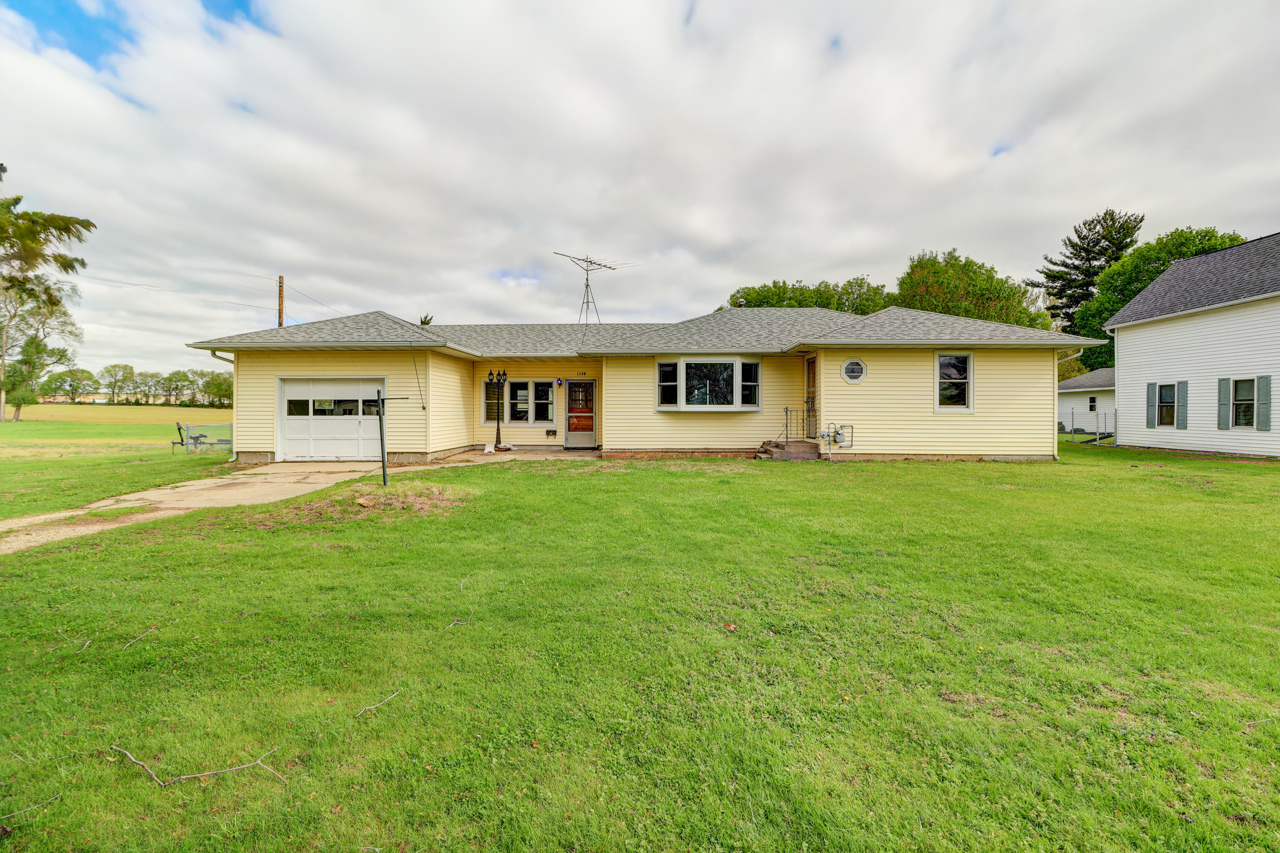 1134 W Main Street, Thomson, IL