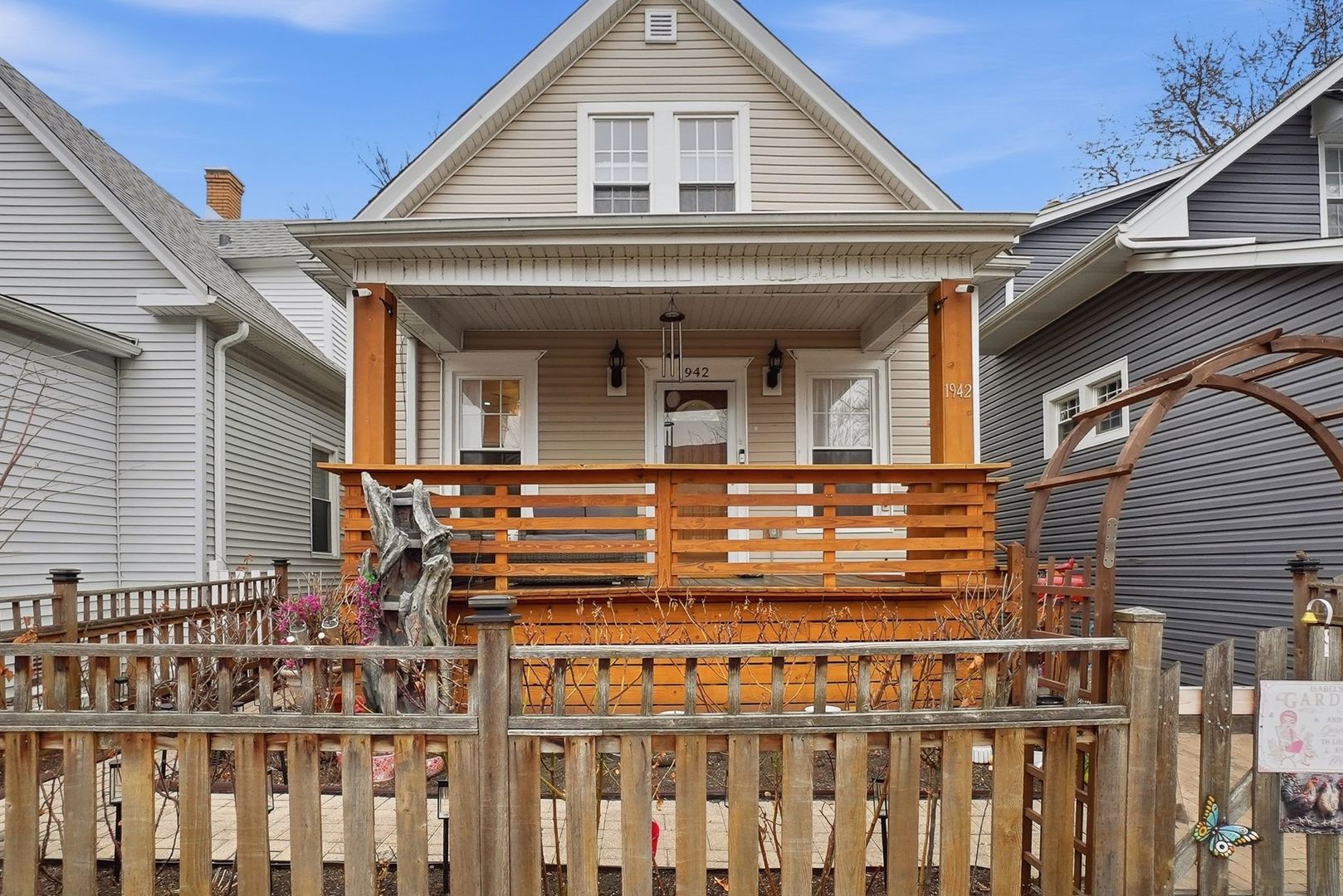 1942 W Fargo Avenue, Chicago, IL