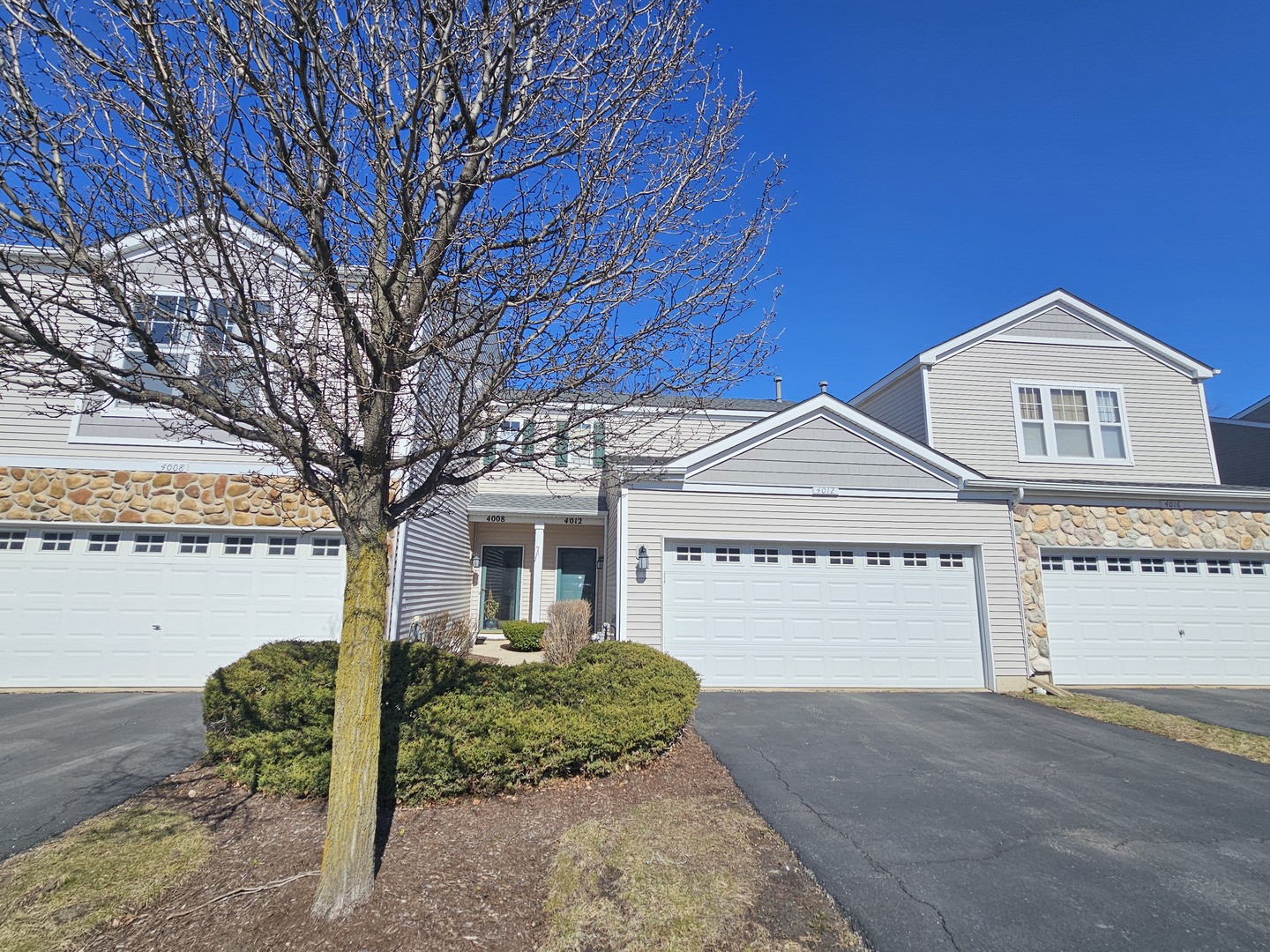 4012 BLACKSTONE Drive, Aurora, IL