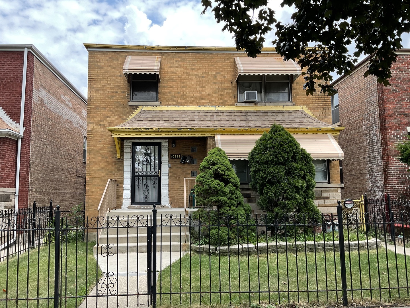 10929 S Eberhart Avenue, Chicago, IL