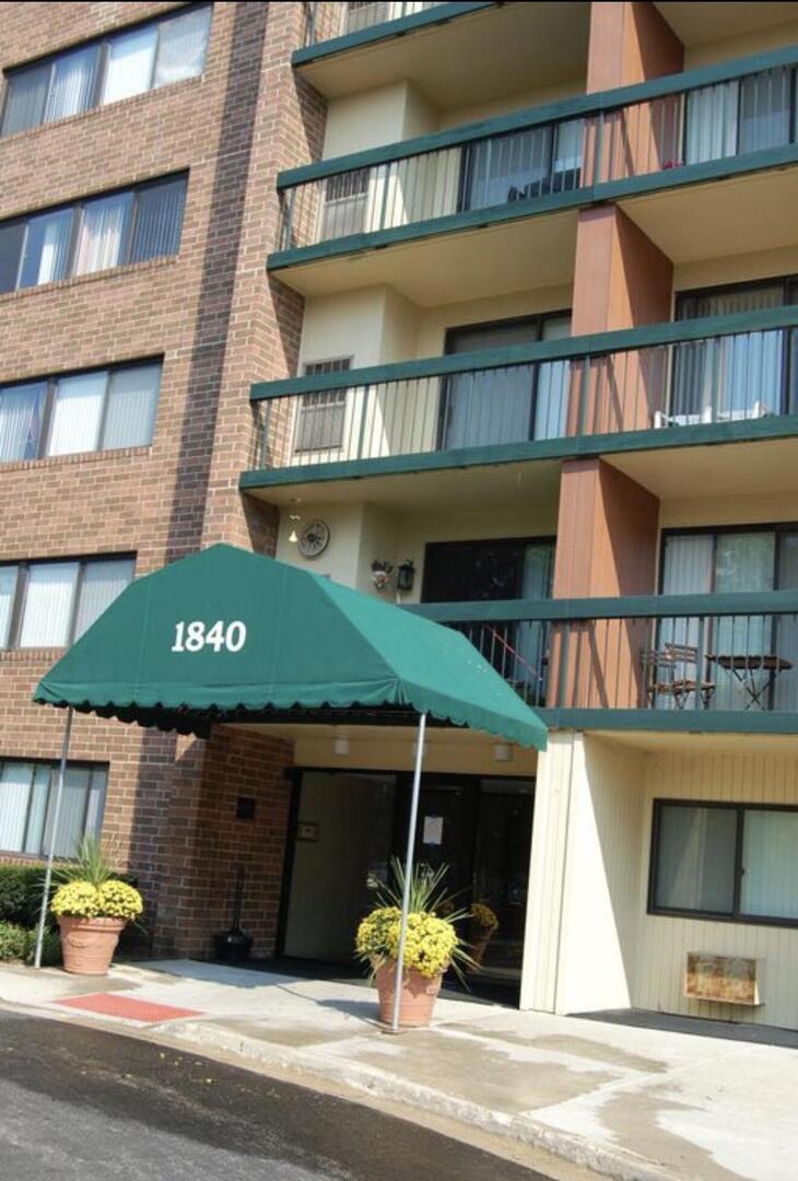 1840 Huntington Boulevard #BW511, Hoffman Estates, IL