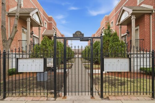 424 E Oakwood Boulevard #5, Chicago, IL