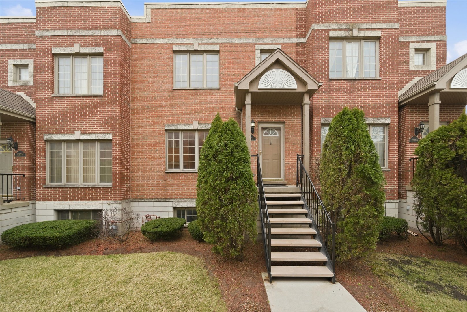 424 E Oakwood Boulevard #5, Chicago, IL