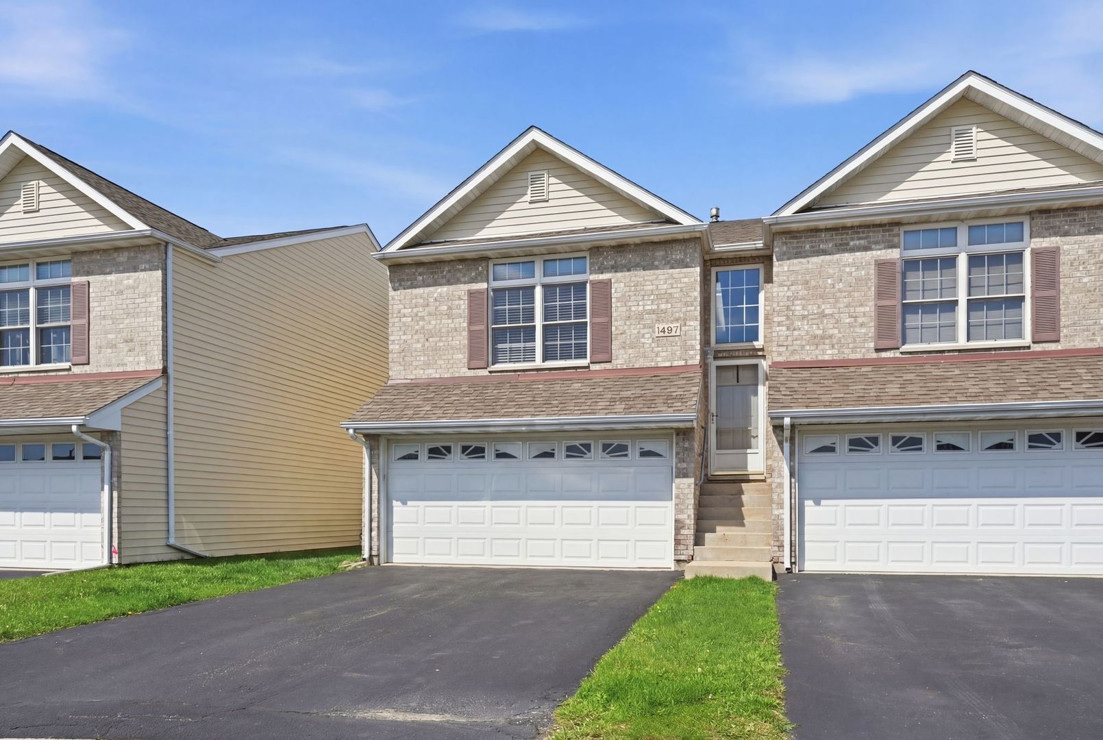 1497 Stonefield Drive, DeKalb, IL