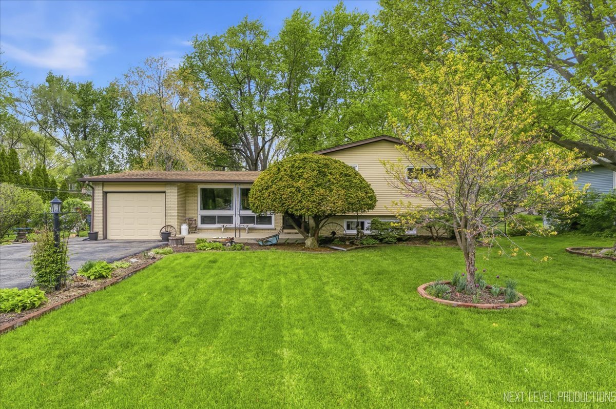 29W454 Ray Avenue, West Chicago, IL