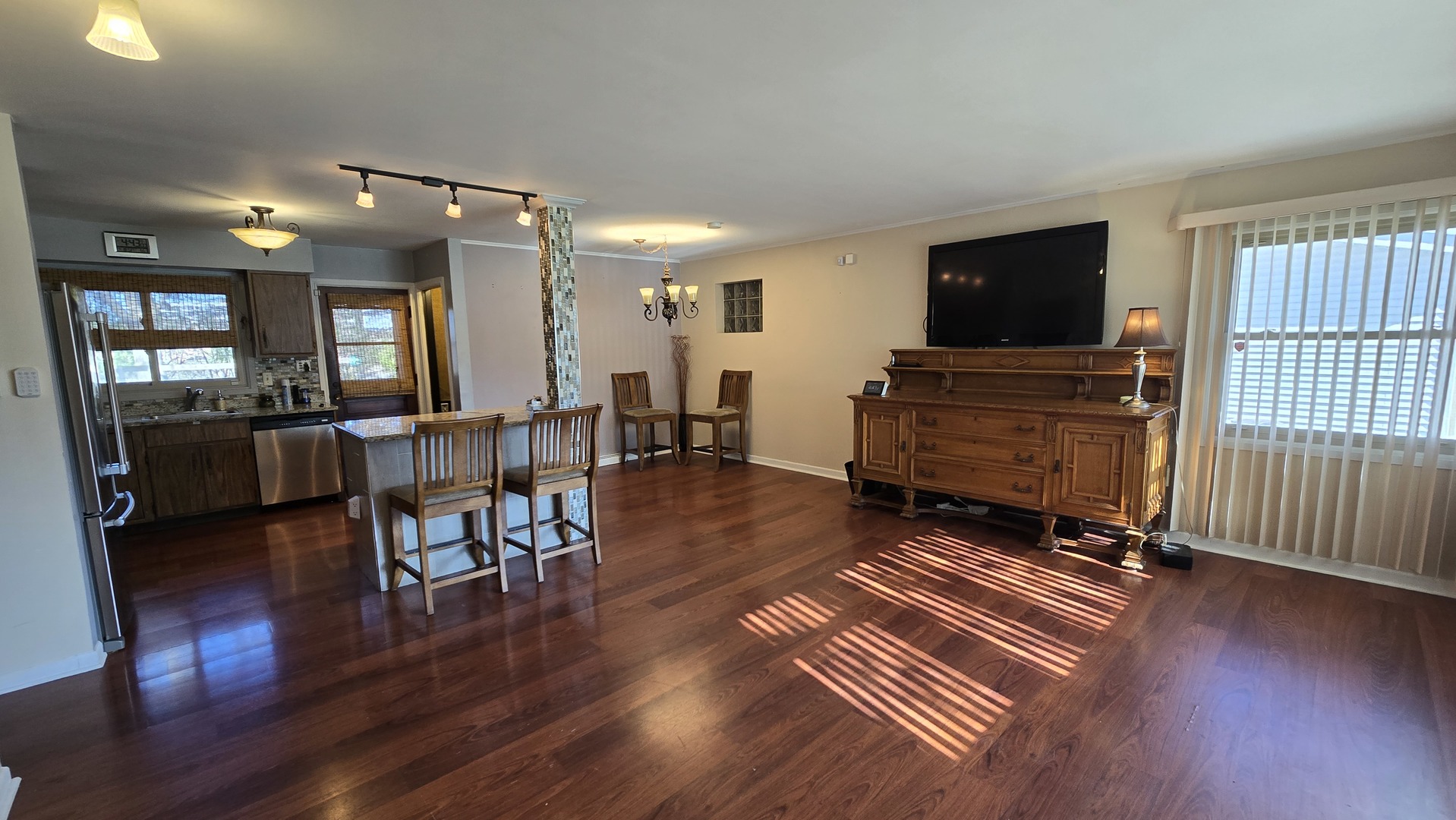 1025 Longaker Road, Northbrook, IL