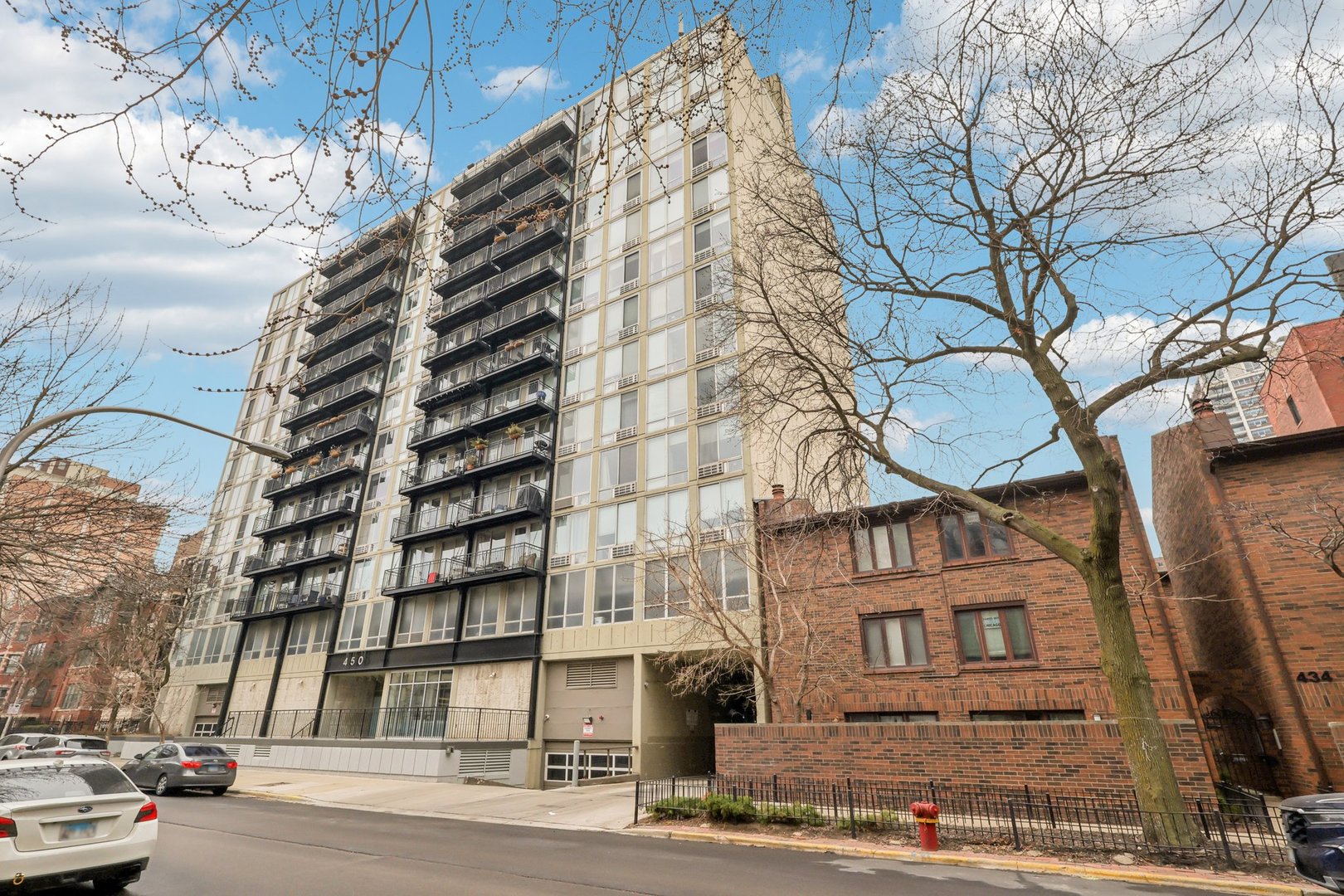 450 W Briar Place #7J, Chicago, IL