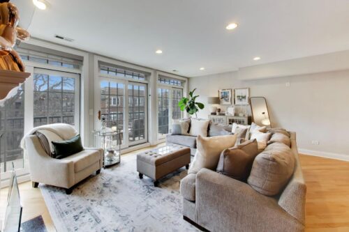 708 W Barry Avenue #3F, Chicago, IL