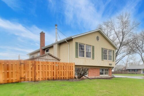 2819 N Kennicott Avenue, Arlington Heights, IL