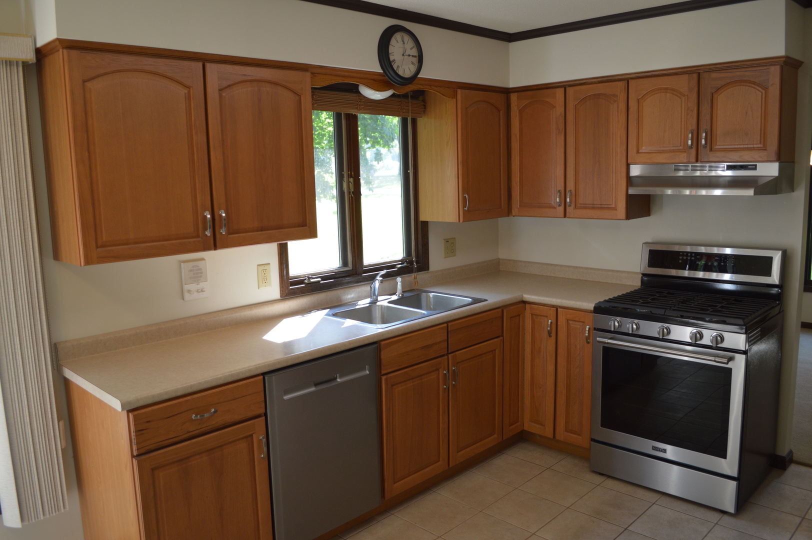 1701 Woodcrest Drive, St. Anne, IL