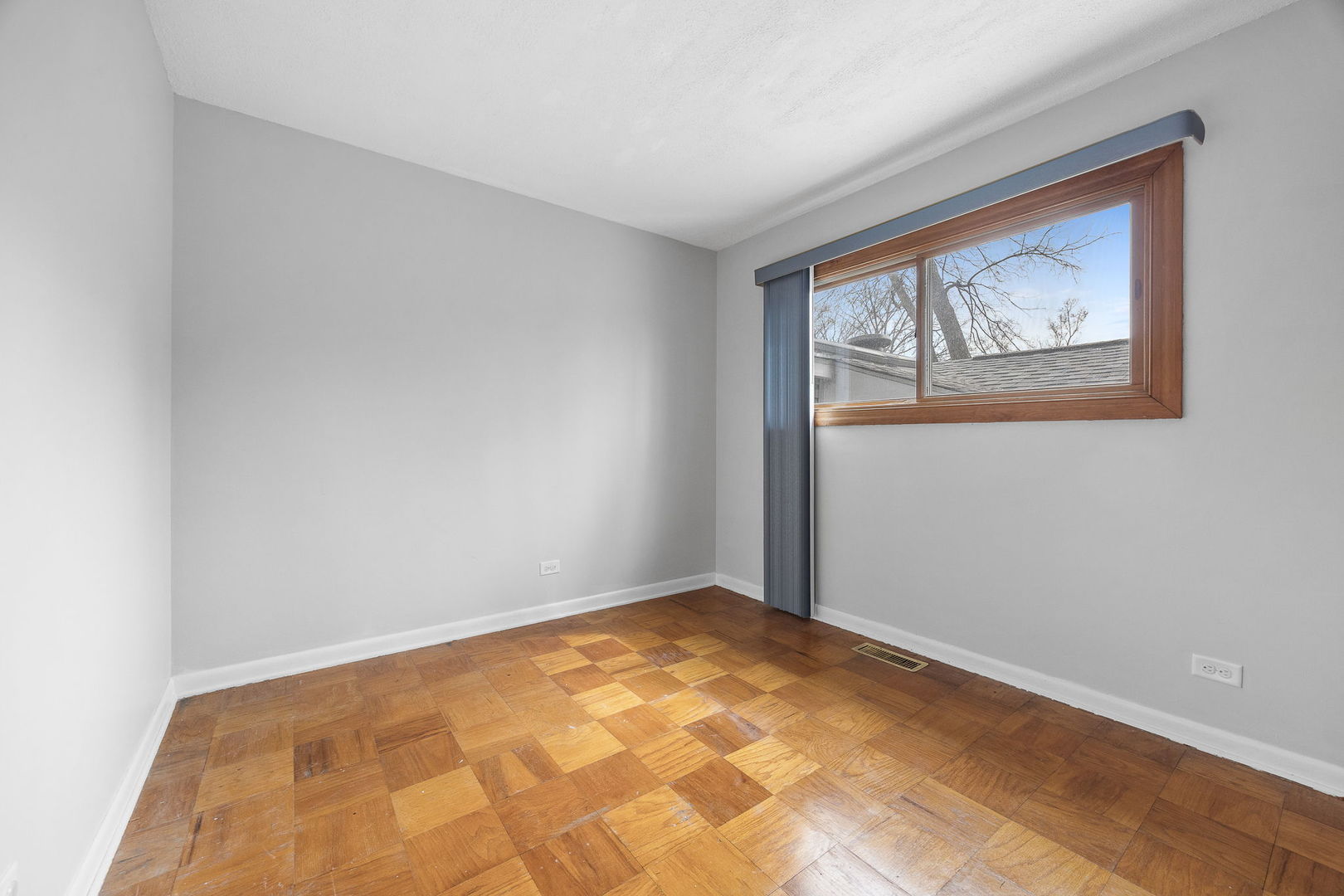 8000 Oakview Lane, Woodridge, IL