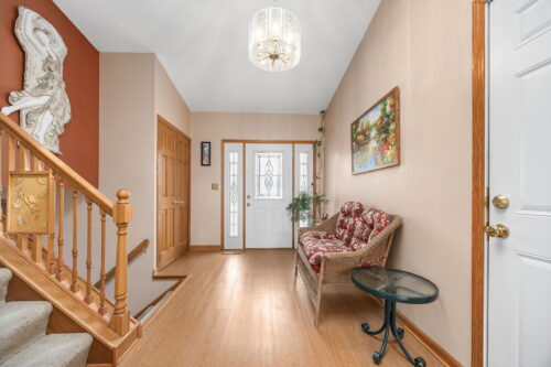 8000 Oakview Lane, Woodridge, IL