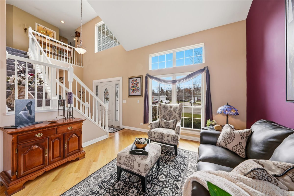 334 S Clearview Circle, Round Lake, IL