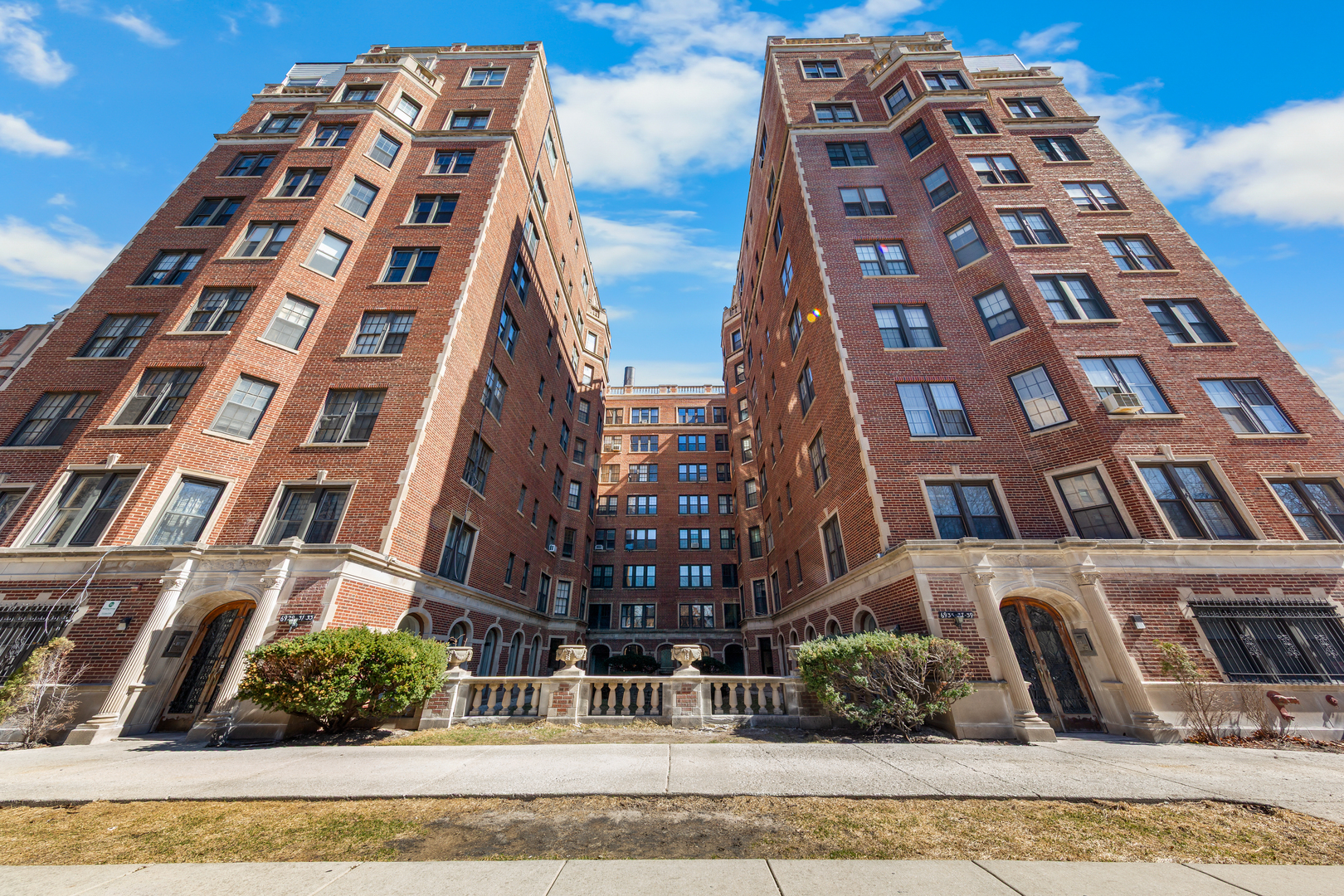 6935 S Crandon Avenue #8D, Chicago, IL