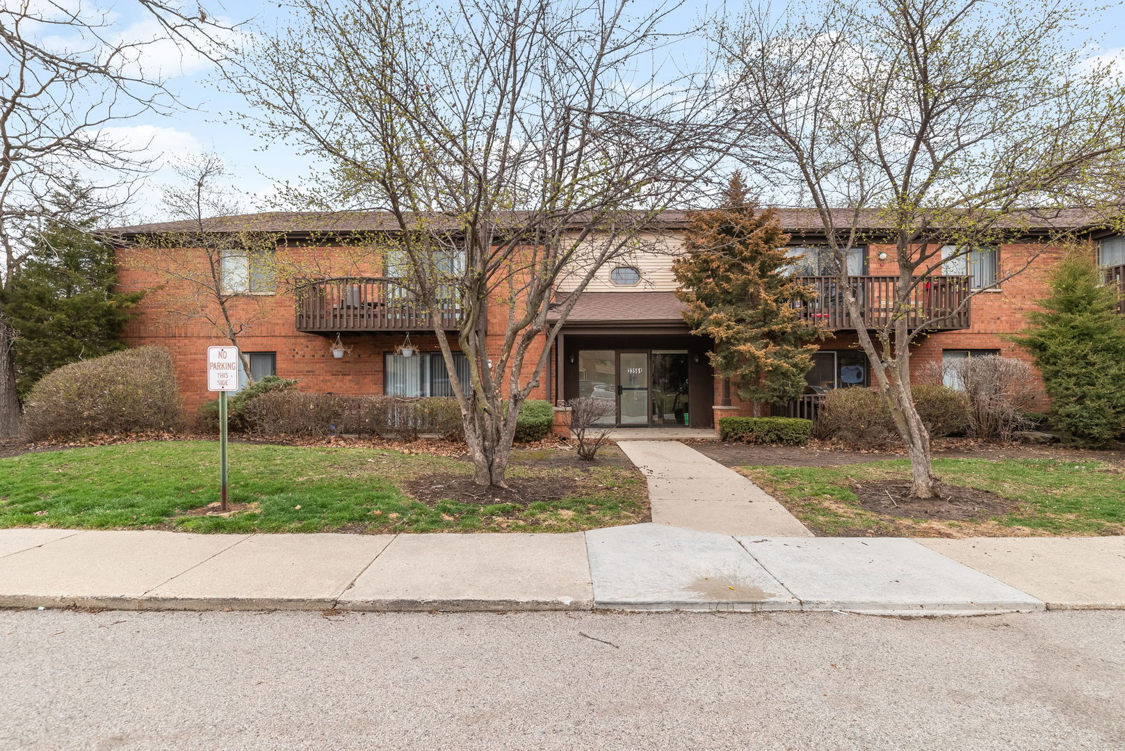 33561 N Royal Oak Lane #209, Grayslake, IL