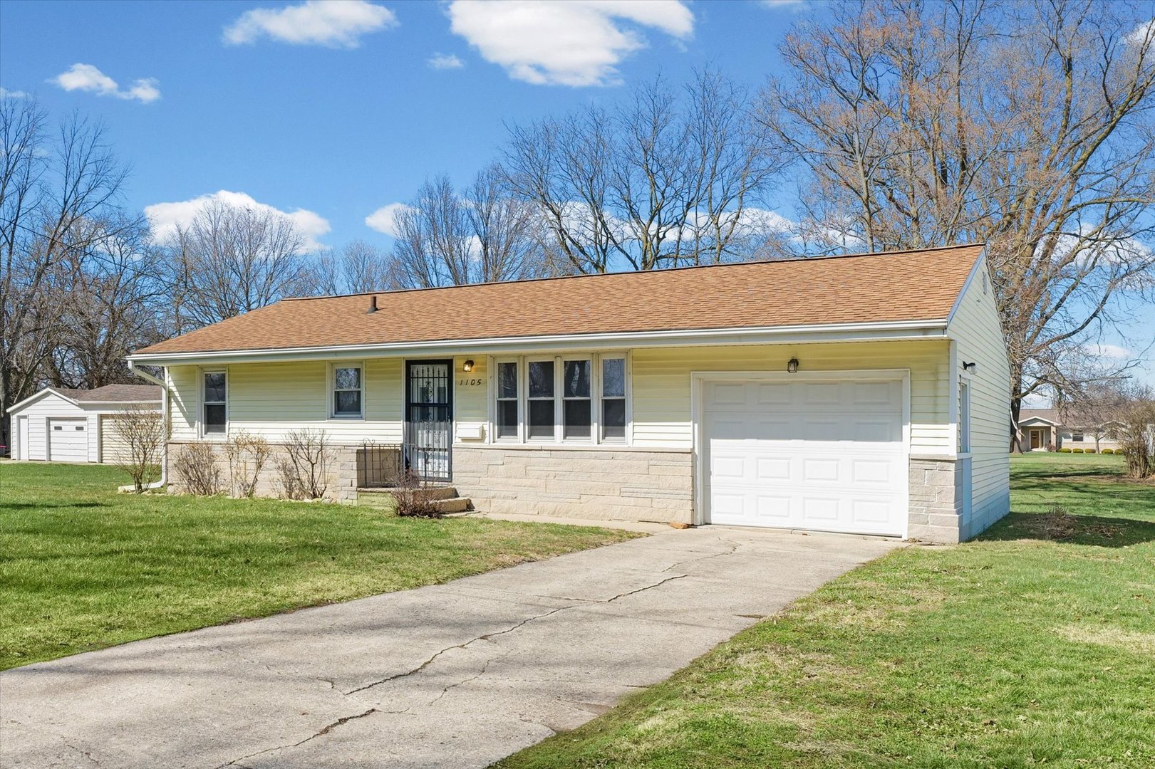 1105 Roselawn Street, Paxton, IL