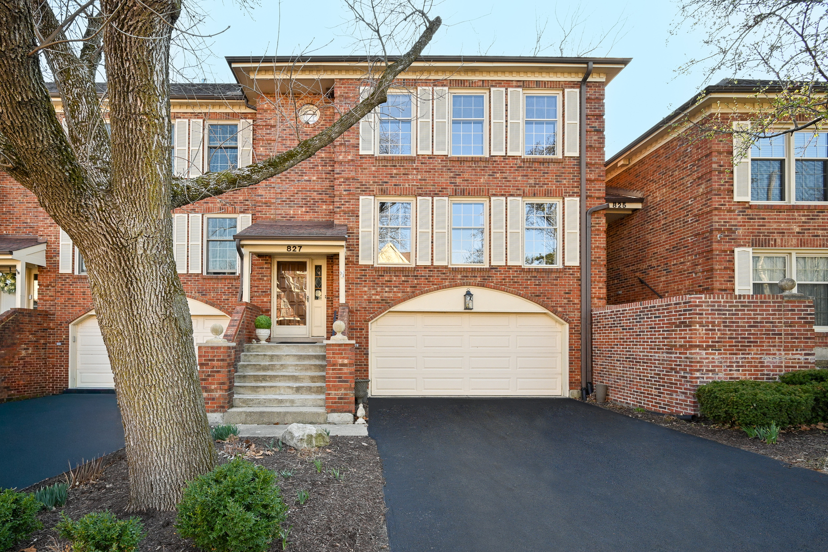 827 N Driveway, Glen Ellyn, IL