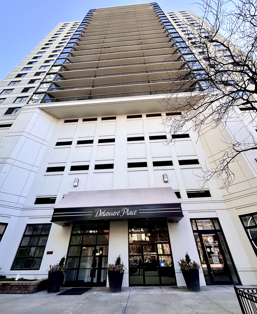 33 W Delaware Place #7C, Chicago, IL
