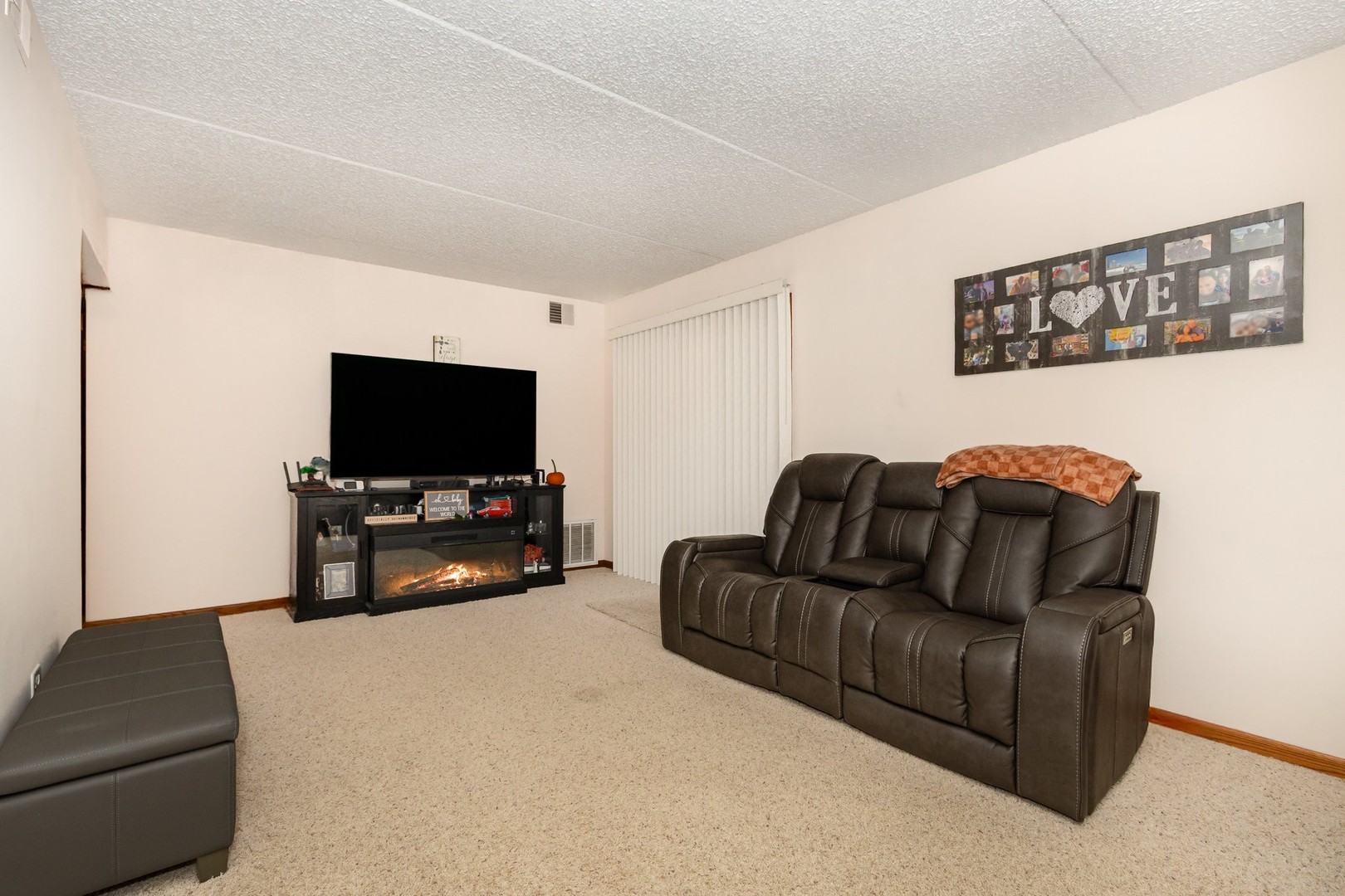 1472 Rock Run Drive #1B, Crest Hill, IL