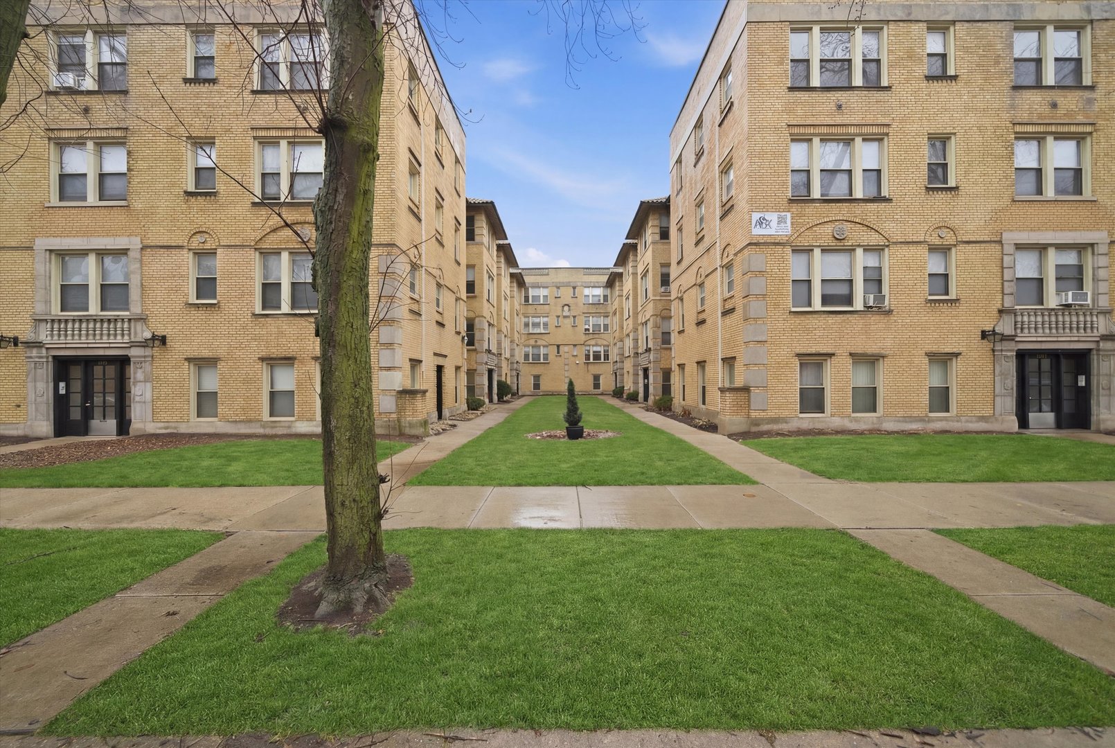 7520 N Seeley Avenue #2W, Chicago, IL