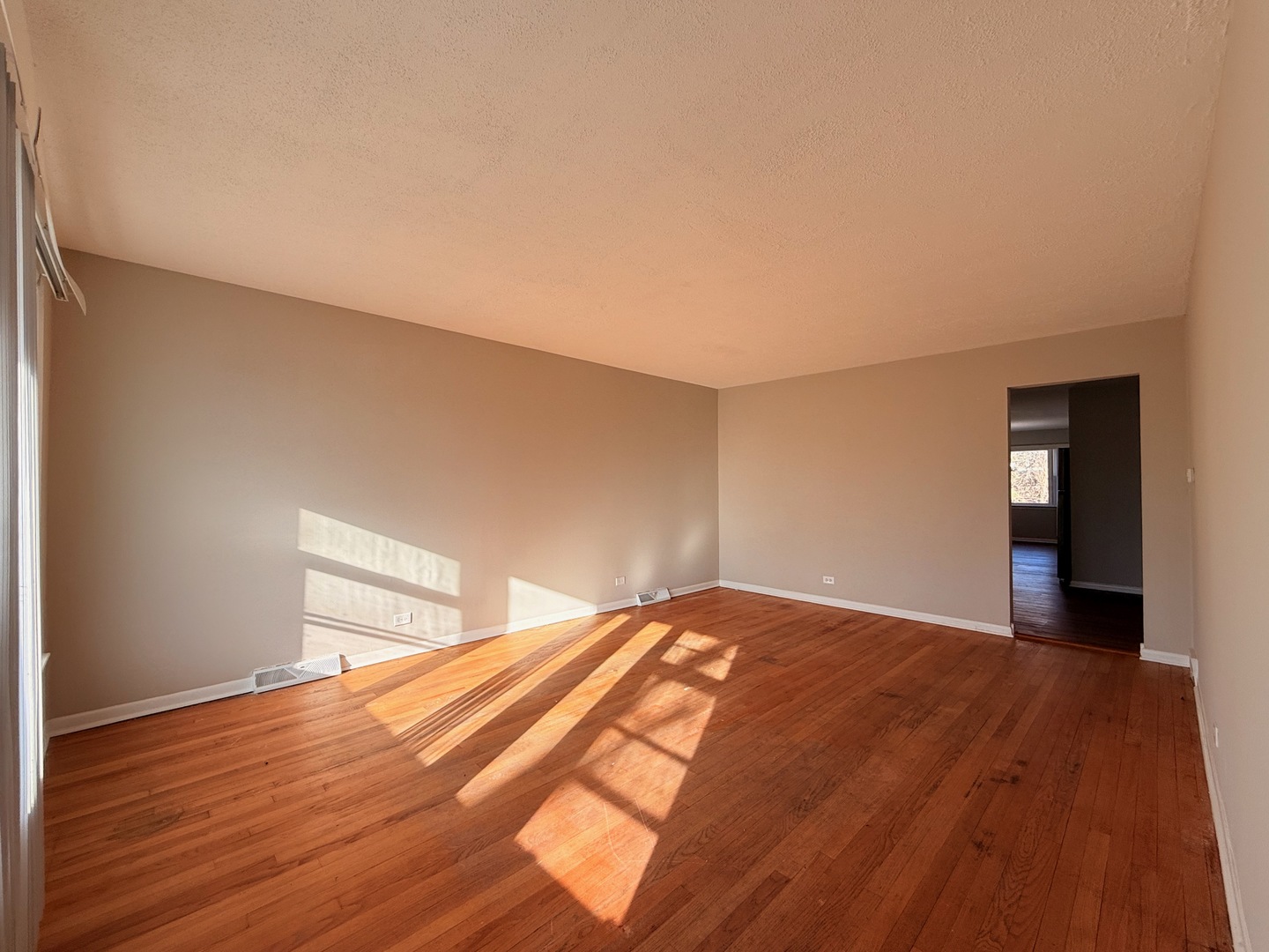 15565 Madison Avenue, Dolton, IL