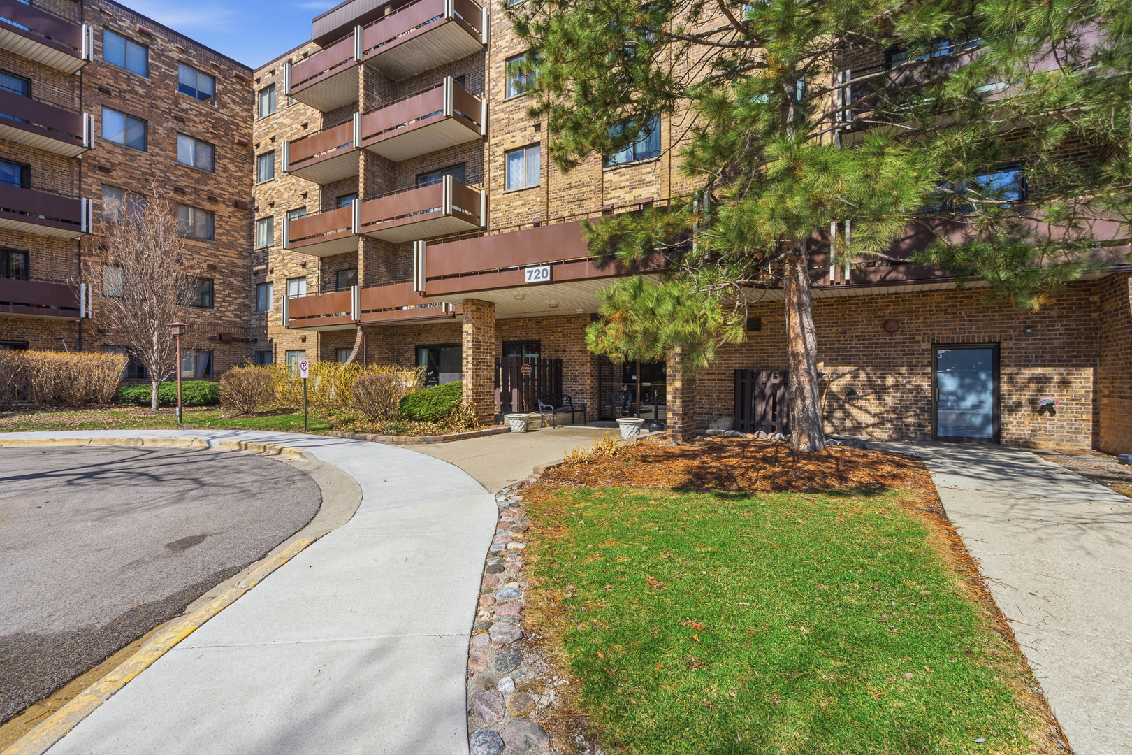 720 Wellington Avenue #405, Elk Grove Village, IL