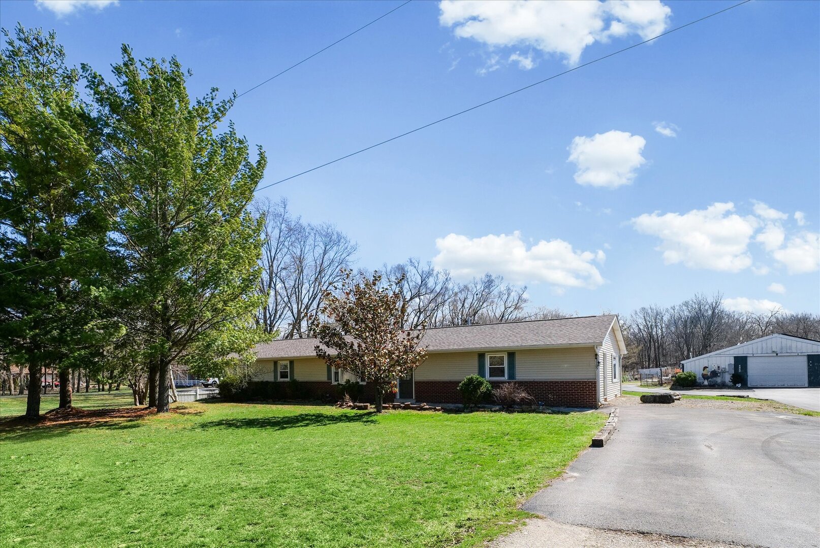 3207 E Airport Road, Urbana, IL